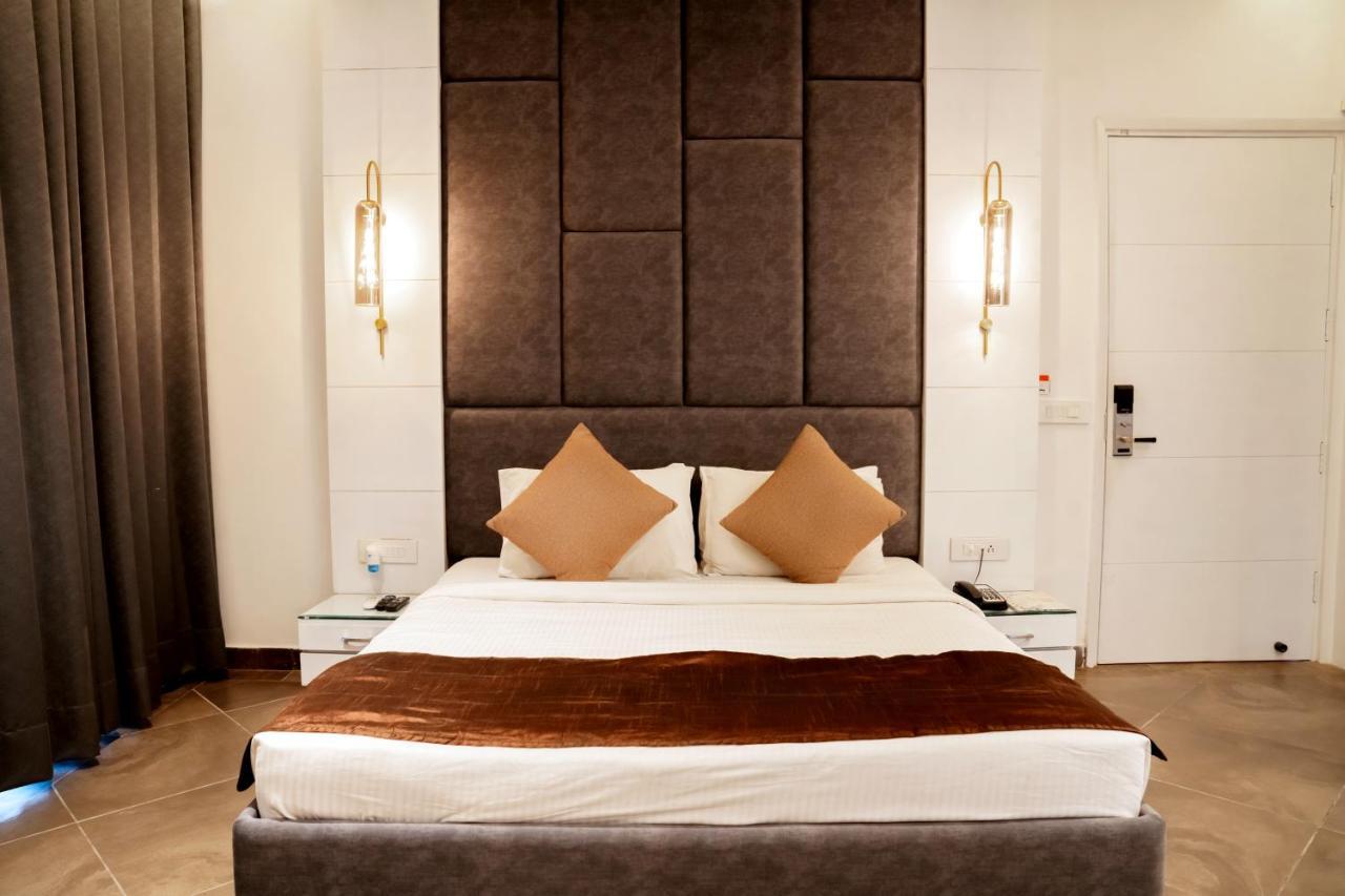 Redwood Resort Panchkula Eksteriør billede